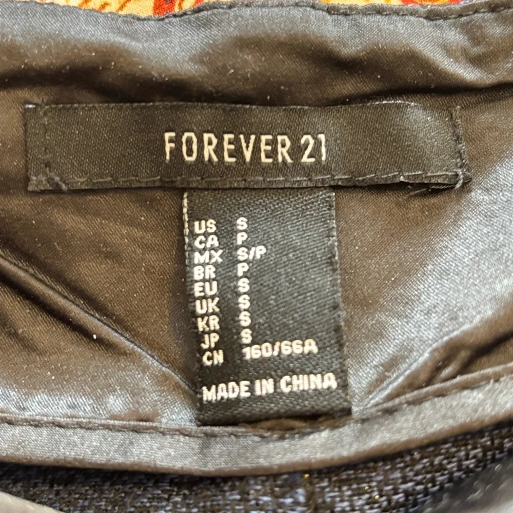 Forever 21 Black and Gold Patterned Shorts - size S​